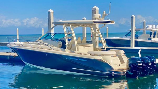 Chris-Craft 38 Launch