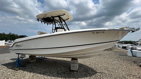 Boston Whaler 230 Outrage 