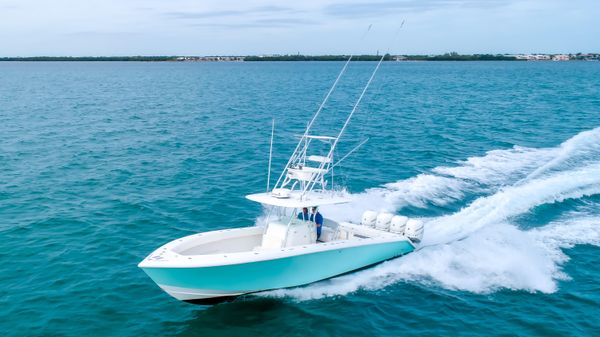 Venture 39 Center Console