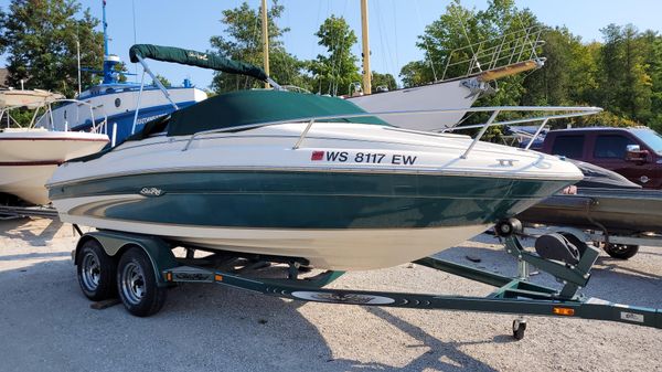 Sea Ray 190 Closed Bow