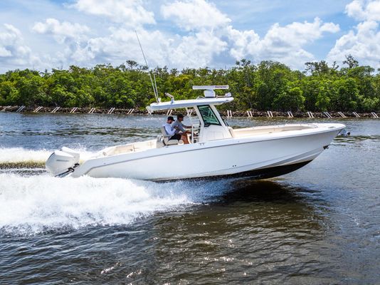 Boston Whaler 330 Outrage - main image