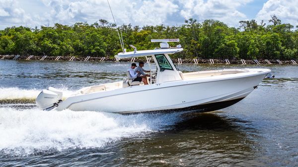 Boston Whaler 330 Outrage