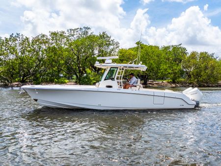 Boston Whaler 330 Outrage image