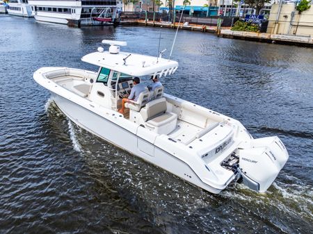 Boston Whaler 330 Outrage image