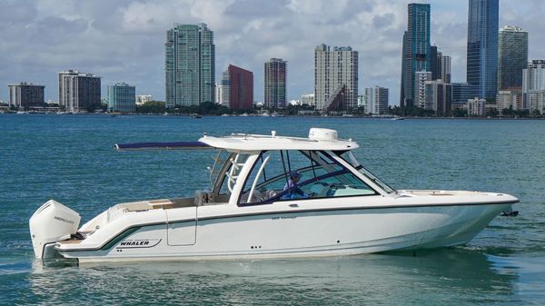 Boston Whaler 320 Vantage
