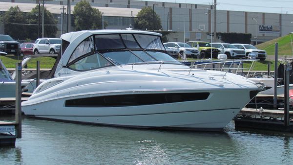 Cruisers Yachts 35 Express 