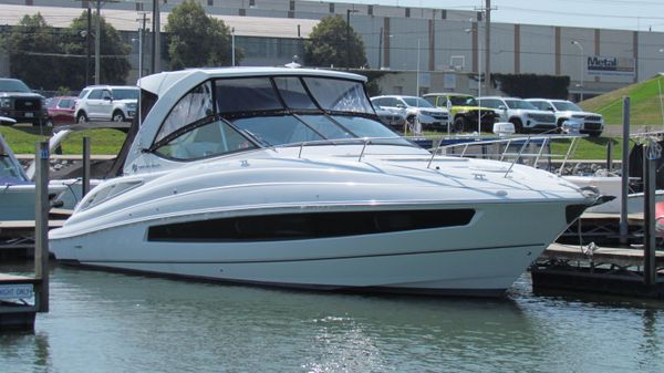 Cruisers Yachts 35 Express