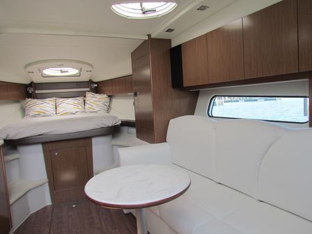 Cruisers Yachts 35 Express image