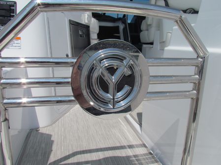 Cruisers Yachts 35 Express image