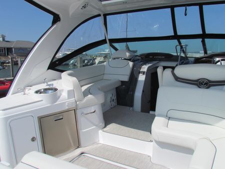 Cruisers Yachts 35 Express image