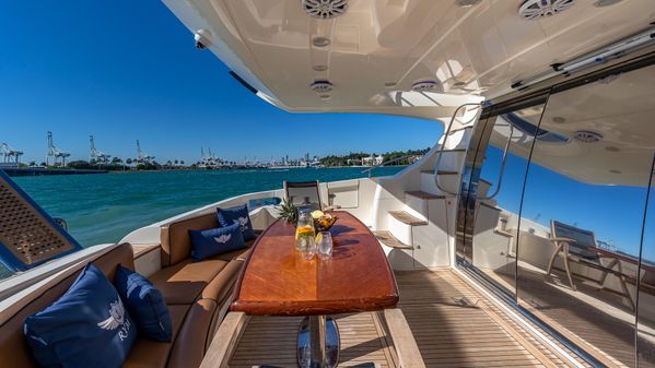 Azimut 62 Flybridge image