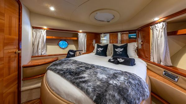 Azimut 62 Flybridge image