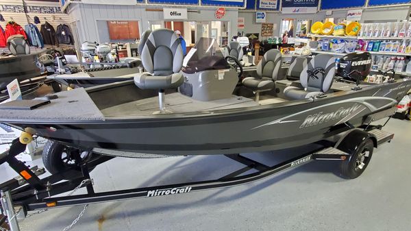 MirroCraft 1661 Aggressor Pro X White