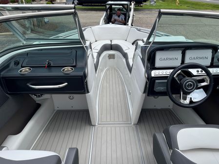 Crownline 240-SS image