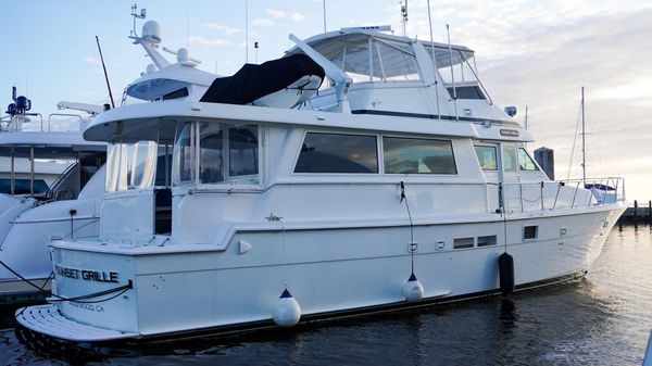 Hatteras 62 Cockpit Motor Yatch 