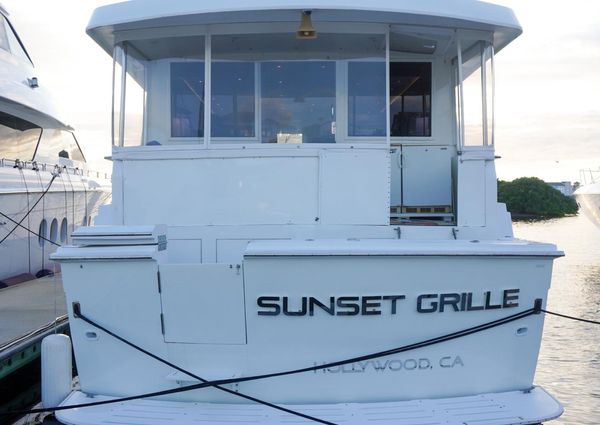 Hatteras 62 Cockpit Motor Yatch image