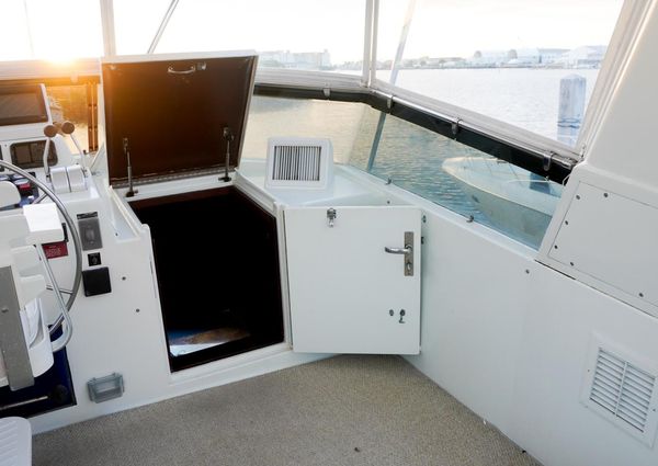 Hatteras 62 Cockpit Motor Yatch image