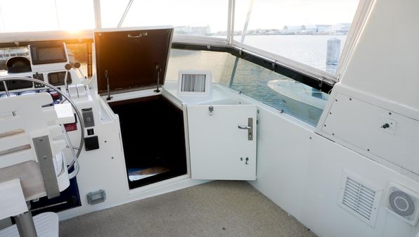 Hatteras 62 Cockpit Motor Yatch image