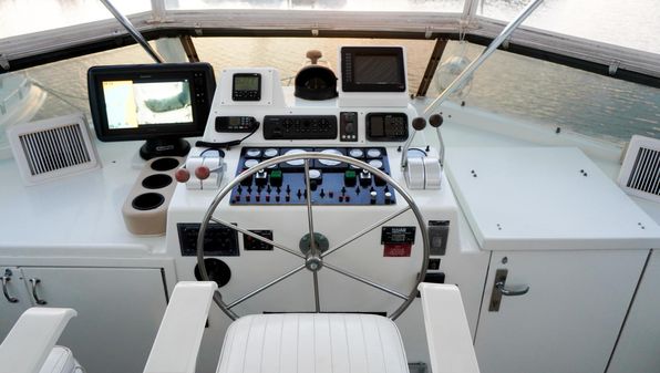 Hatteras 62 Cockpit Motor Yatch image