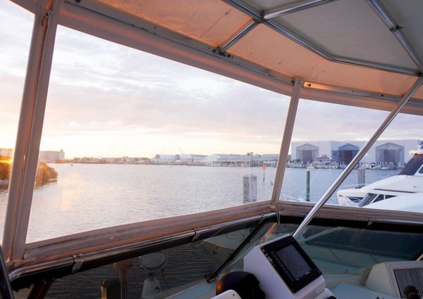 Hatteras 62 Cockpit Motor Yatch image