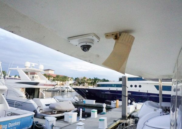 Hatteras 62 Cockpit Motor Yatch image