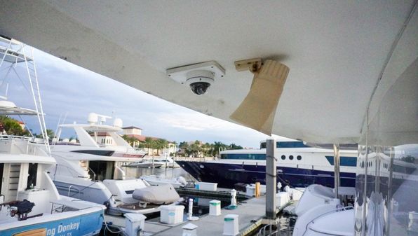 Hatteras 62 Cockpit Motor Yatch image