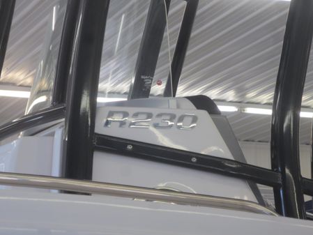 Robalo R230 Center Console image
