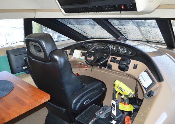 Carver 530-VOYAGER-PILOTHOUSE image