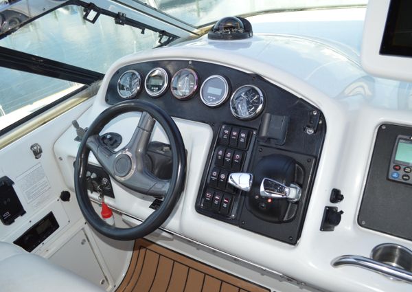 Carver 530-VOYAGER-PILOTHOUSE image