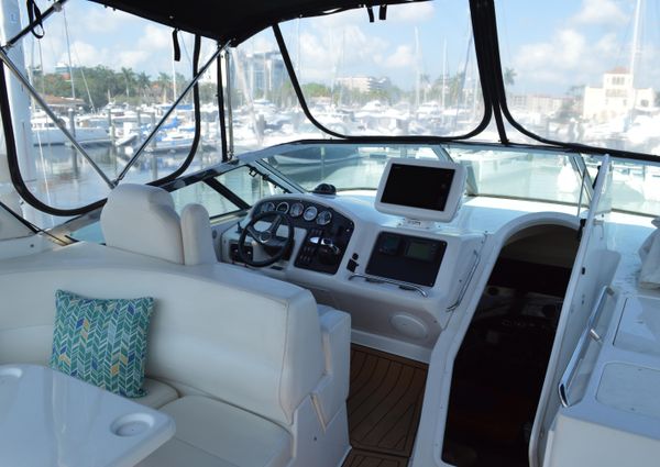 Carver 530-VOYAGER-PILOTHOUSE image