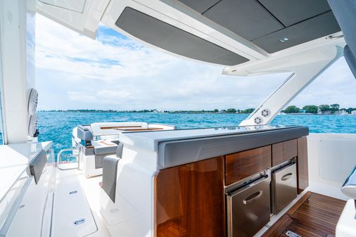 Tiara Yachts 43 LS image