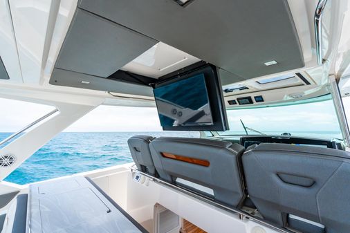 Tiara Yachts 43 LS image