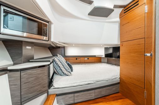 Tiara Yachts 43 LS image