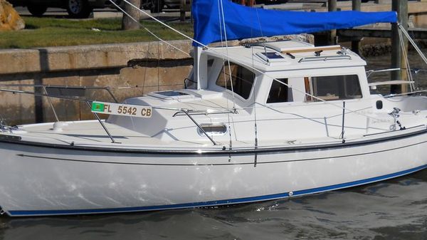 Com-Pac 23 Pilot House