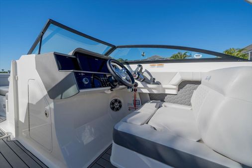 Sea Ray SDX 290 Outboard image