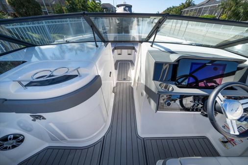 Sea Ray SDX 290 Outboard image