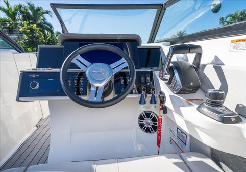 Sea Ray SDX 290 Outboard image