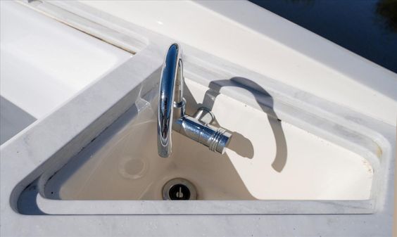 Sea Ray SDX 290 Outboard image