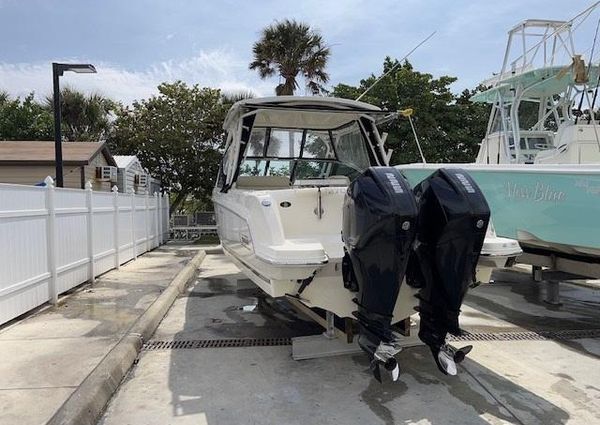 Boston Whaler 270 Vantage image