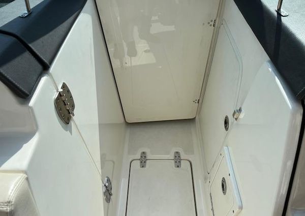 Boston Whaler 270 Vantage image