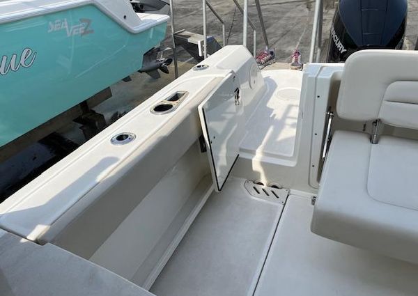 Boston Whaler 270 Vantage image