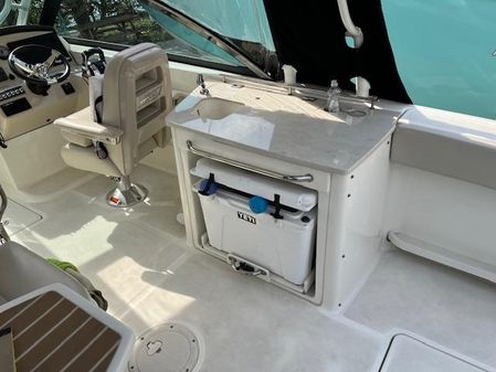 Boston Whaler 270 Vantage image