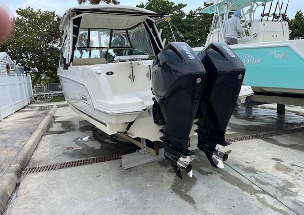 Boston Whaler 270 Vantage image