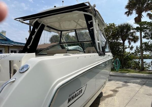 Boston Whaler 270 Vantage image