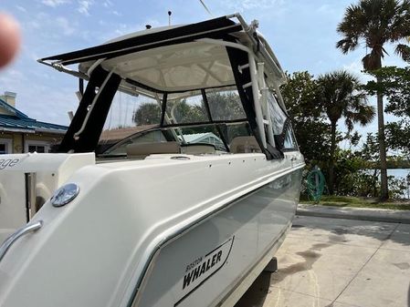 Boston Whaler 270 Vantage image