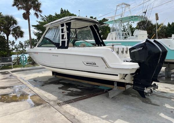 Boston Whaler 270 Vantage image