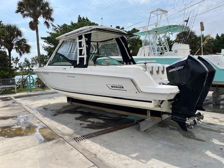 Boston Whaler 270 Vantage image