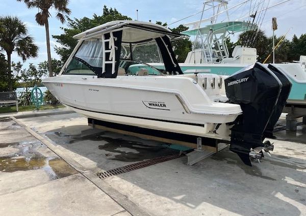 Boston Whaler 270 Vantage image