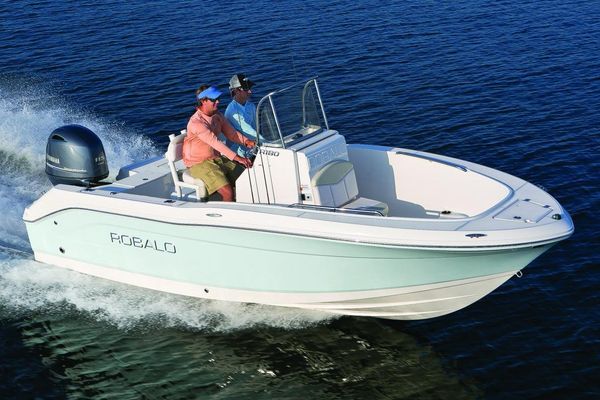 Robalo R180 Center Console - main image