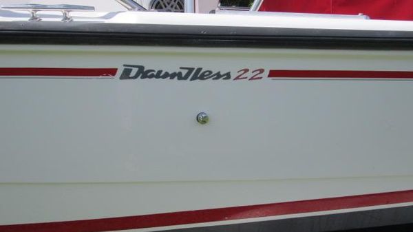 Boston Whaler Dauntless 22
